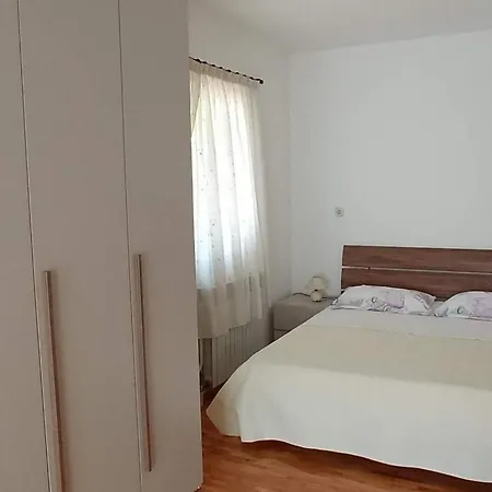 With A Parking Space - 22527 Appartamento Rovigno